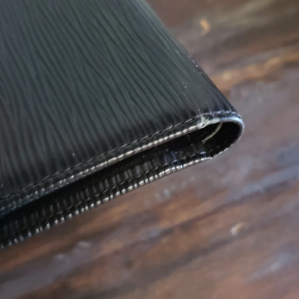 EUC LV EPI KISSLOCK WALLET